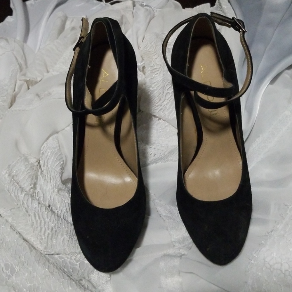 Aldo suede platform pumps